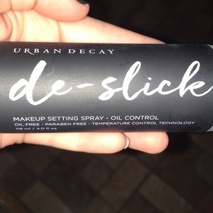 Urban Decay De-Slick Makeup Setting Spray